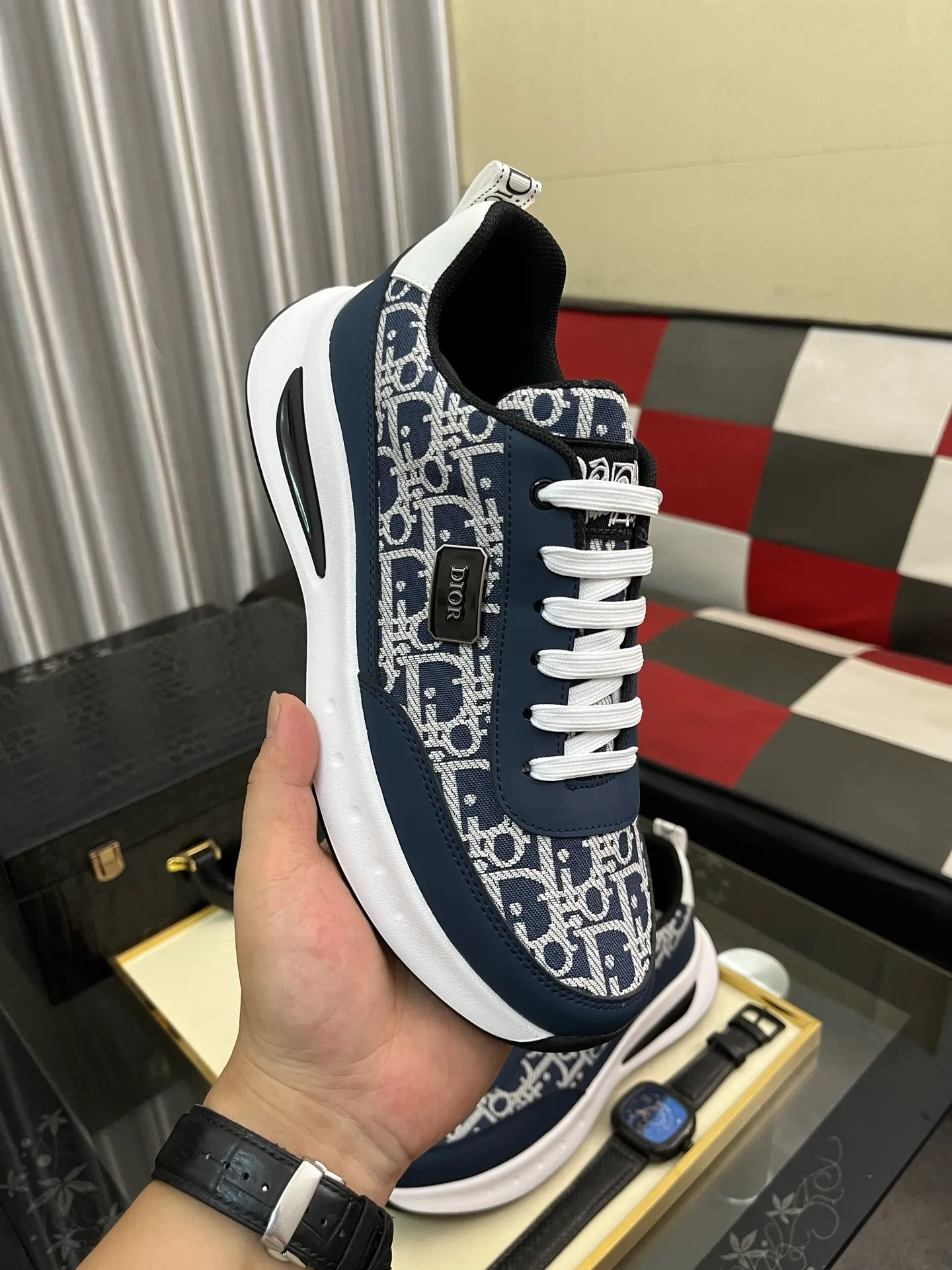 Men's men's shoes💰440⌚️⌚️Dior original quality.~ Unique modern style sneakers. 🏃A must-have casual shoe for trendy men😍😍 Original brand imported from Italy, imported original leather, sheep lining (refuses to discolor and grind feet) Sole: Original sole provided by the original factory, French lazy style design ⚠️Fit to the feet, original quality, super comfortable original sole. Just like shooting the real thing 🎬The real thing is better, code number: 38-443️⃣colors available